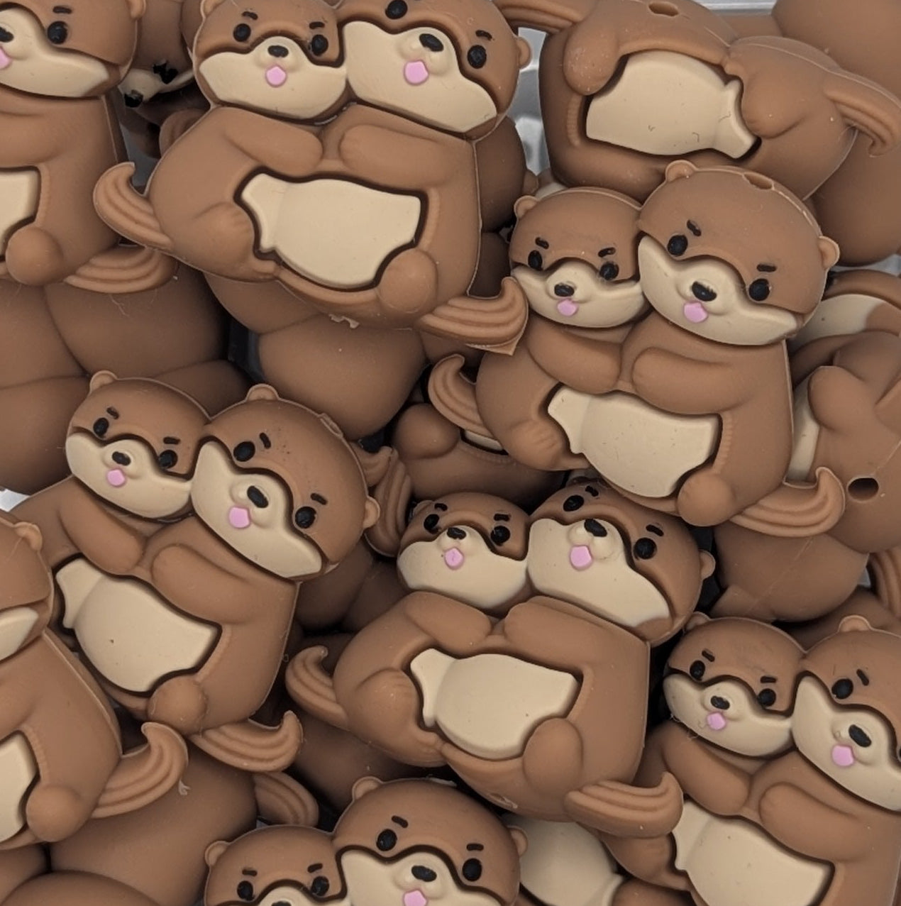 Mama and baby otter 3d focal
