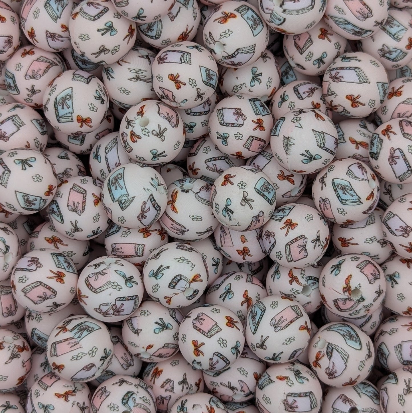Bows & books 15mm beads