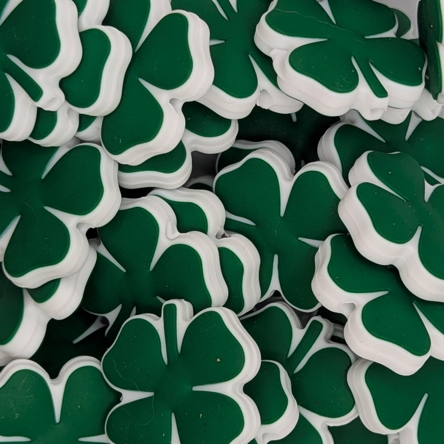 Clover focal bead